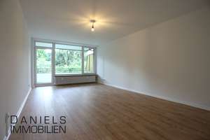 VOLLSTÄNDIG RENOVIERTE 3 ZIMMER WOHNUNG IN VENNHAUSEN MIT GROßEM BALKON UND NEUEM LAMINAT