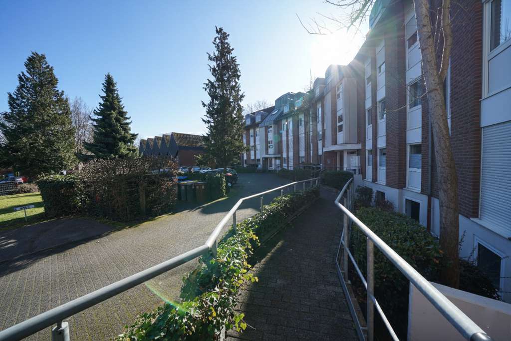 Immobilie in Hürth - *Gepflegt, barrierefrei & ruhig gelegen: 1,5 Zimmer Etagenwohnung mit Loggia & Außenstellplatz* - Bild 1