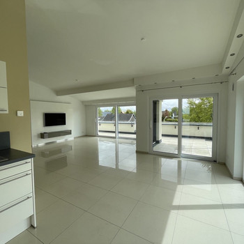 Lichtdurchflutete Dachgeschosswohnung mit Dachterrasse in zentraler Lage von Simmerath zu vermieten