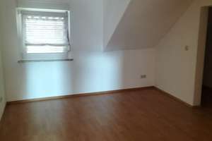 Gepflegte 3-Zimmer-Dachgeschosswohnung mit EBK in Münster-Sarmsheim – Saarstr. 12, 55424 Münster-Sarmsheim – Vorschaubild 2