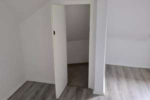 Geräumige 2-Zimmer-Dachgeschoßwohnung in Essen-Kupferdreh – Kupferdreher Straße 212, 45257 Kupferdreh, Essen – Vorschaubild 3