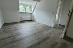 Charmante Dachgeschosswohnung mit 2 Zimmern in ruhiger Lage