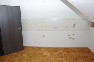 Komfortable 5-Zi-Wohnung über 2 Etagen mit Balkon, Wohnküche und 2 Bädern – Blankenauer Straße 9, 9113 Schloßchemnitz, Chemnitz – Vorschaubild 9