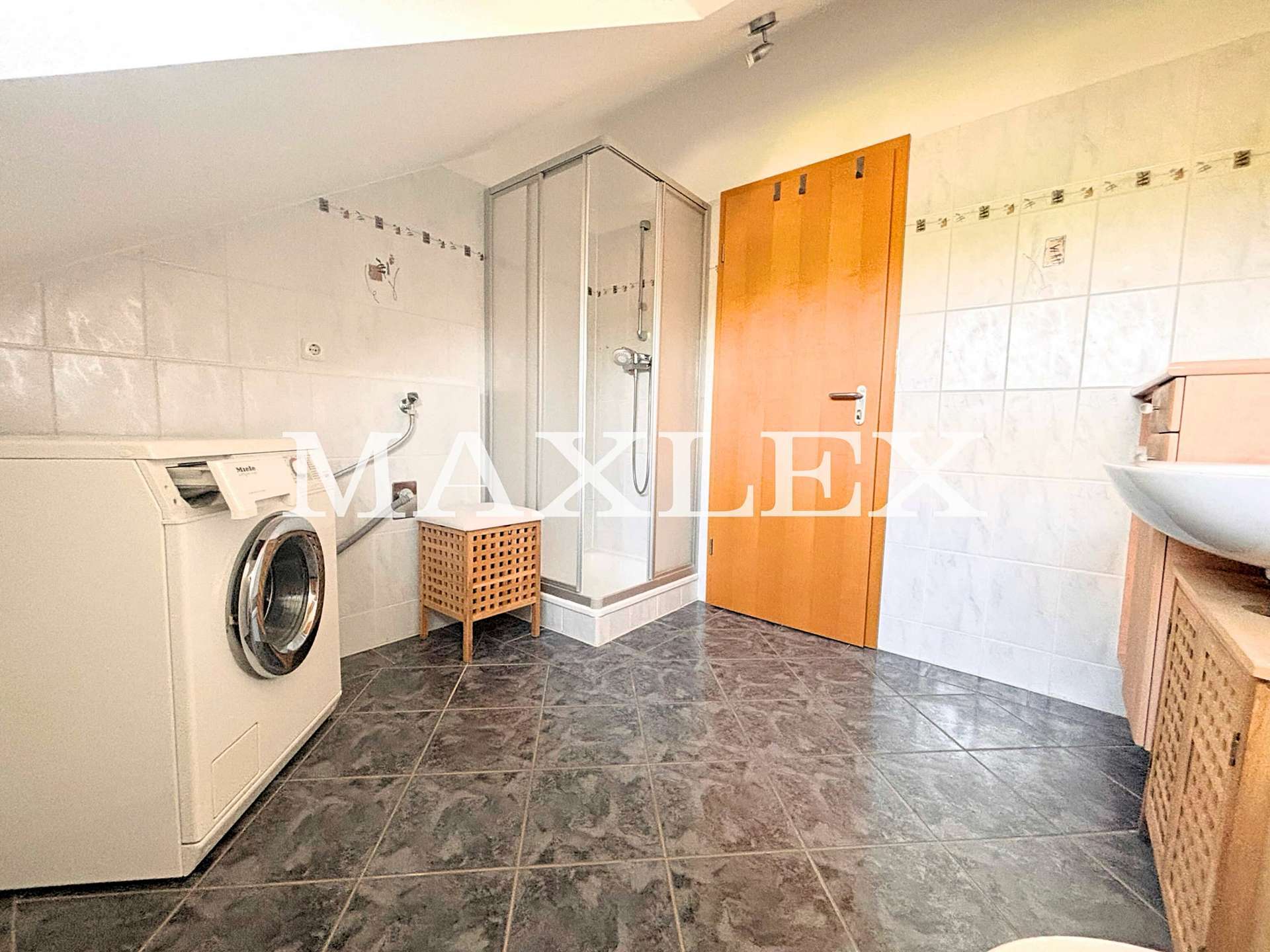 Immobilie in Salzweg - Stilvolle 2,5-Zimmer-Wohnung über zwei Ebenen - Bild 0