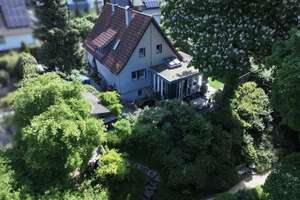 Ein Zuhause mit Seele – Einfamilienhaus mit Wintergarten und Gartenidylle direkt am Bach – Die vollständige Adresse der Immobilie erhältst du vom Anbieter., 73230 Kirchheim unter Teck – Vorschaubild 1