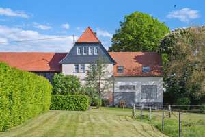 Landleben de luxe: Geschmackvoll saniertes Hofgut mit Reitanlage und Weiden soweit das Auge reicht – Die vollständige Adresse der Immobilie erhältst du vom Anbieter., 61209 Echzell – Vorschaubild 2