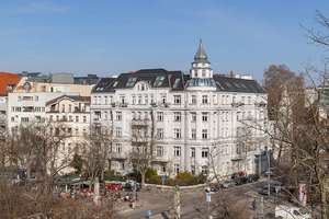 Blick aufs Maybachufer: Wunderschöner 2 Zimmer Altbau, 4. OG, Ost-Loggia, Erker, Wasserblick – Maybachufer 47, 12045 Neukölln (Ortsteil), Berlin – Vorschaubild 12