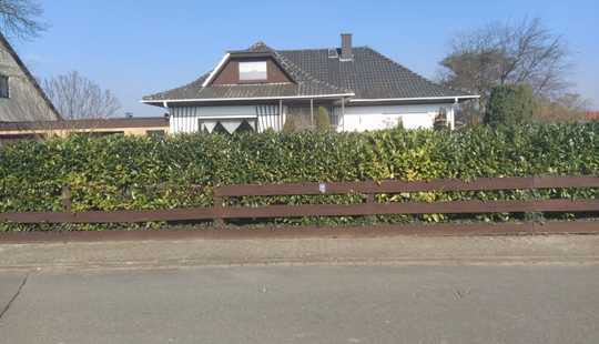 Bild von Renovierungsbedürftiges Einfamilienhaus mit großem Garten