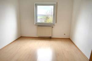 Lukratives 5 FH: Schöner Wohnen am Fuße des Glaubergs, herrlicher Fernblick, Balkon, Stellplatz – Die vollständige Adresse der Immobilie erhältst du vom Anbieter., 63695 Glauburg – Vorschaubild 12
