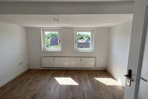 Dachgeschoss: Große & Feine 1 Zimmer mit Top-Einbauküche – Sudetenweg 27, 38448 Vorsfelde, Wolfsburg – Vorschaubild 4