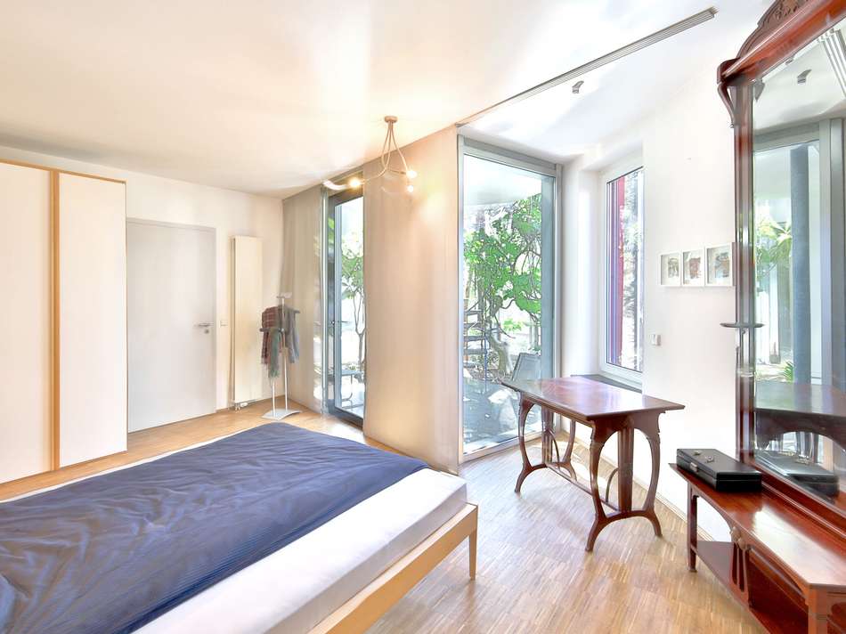 UG: Schlafzimmer mit Zugang...