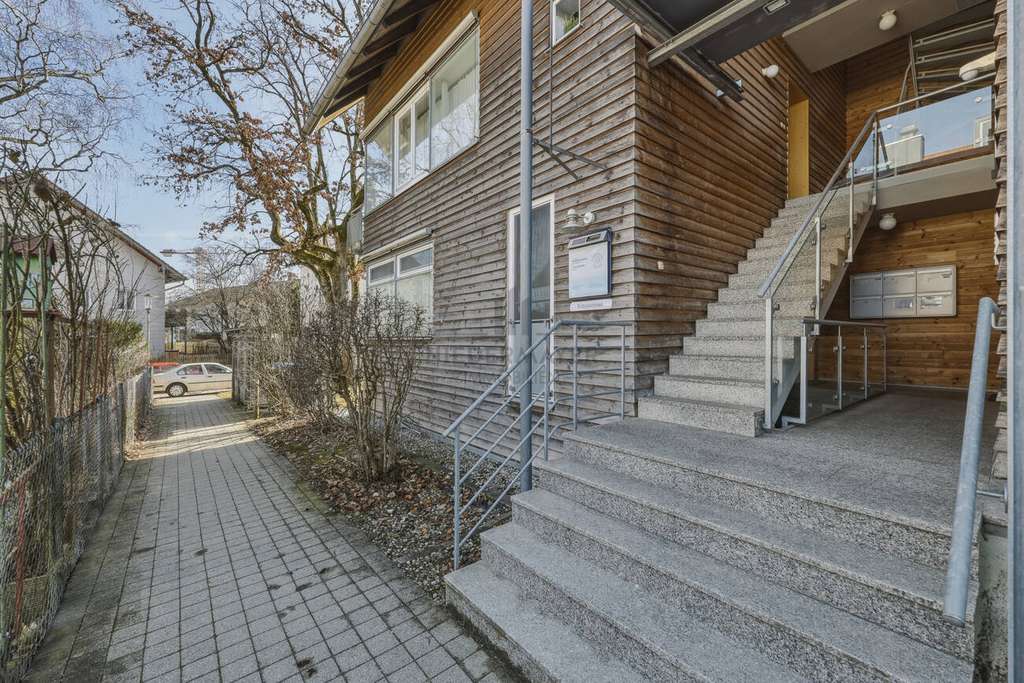 Immobilie in Pöcking - Wohnen auf zwei Ebenen: Lichtdurchflutete 2,5-Zimmer-Galerie-Wohnung (DG) im Herzen von Pöcking - Bild 3