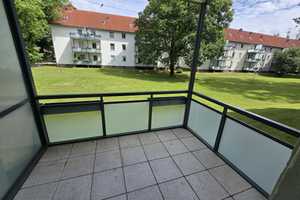 Ab sofort: Schicke EG-Wohnung mit Balkon und Blick ins Grüne – Jostenstr. 11, 40599 Düsseldorf – Vorschaubild 1
