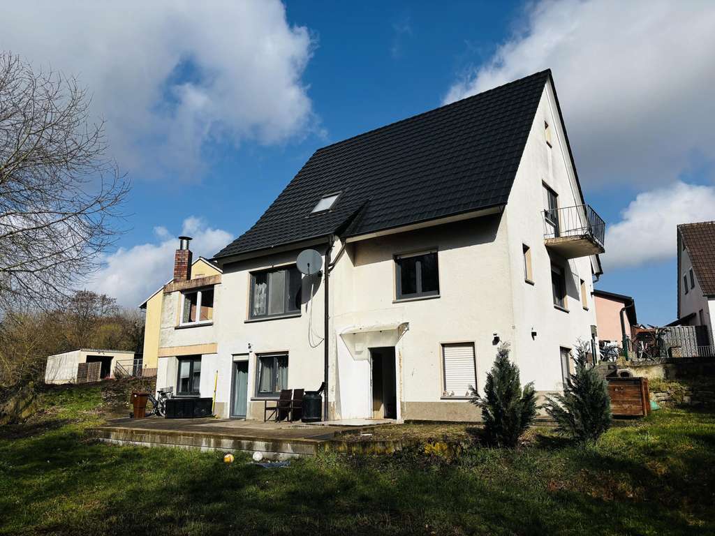 Immobilie in Haßfurt - *1.423m² GROSSES GRUNDSTÜCK IN RANDLAGE* Kurzfristig beziehbares Haus mit Einliegerwohnung, 2 Gara - Bild 4