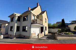 Attraktives Zweifamilienhaus mit Garage in beliebter Lage!