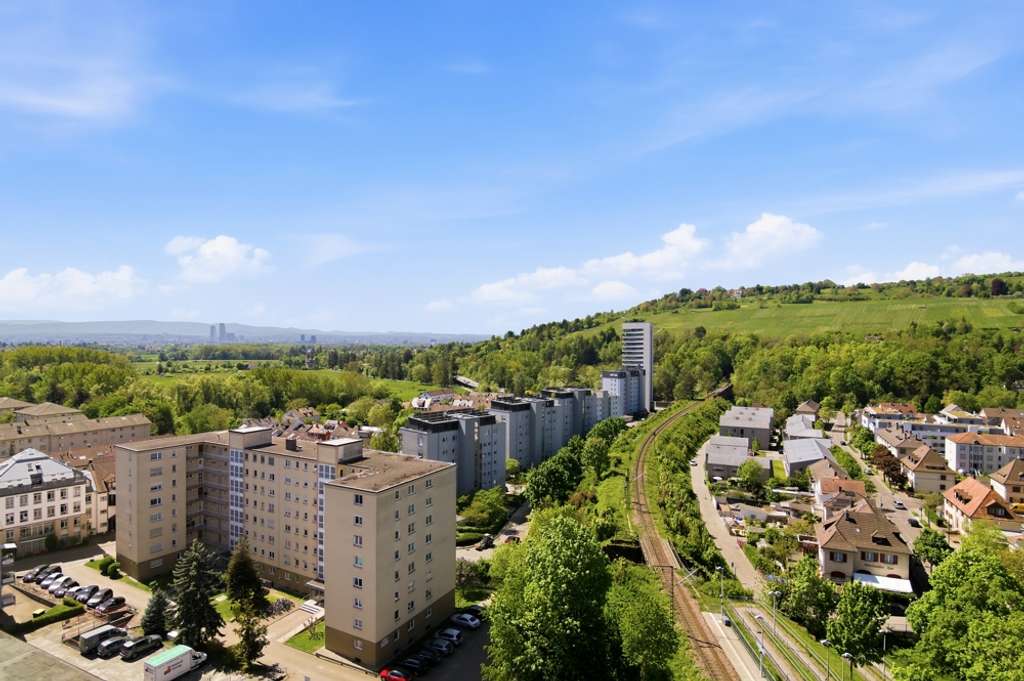 Immobilie in Lörrach - Wunderschöne Aussicht vom 13. Stock: 1-Zimmer-Wohnung in zentraler Lage-Stetten. - Bild 2