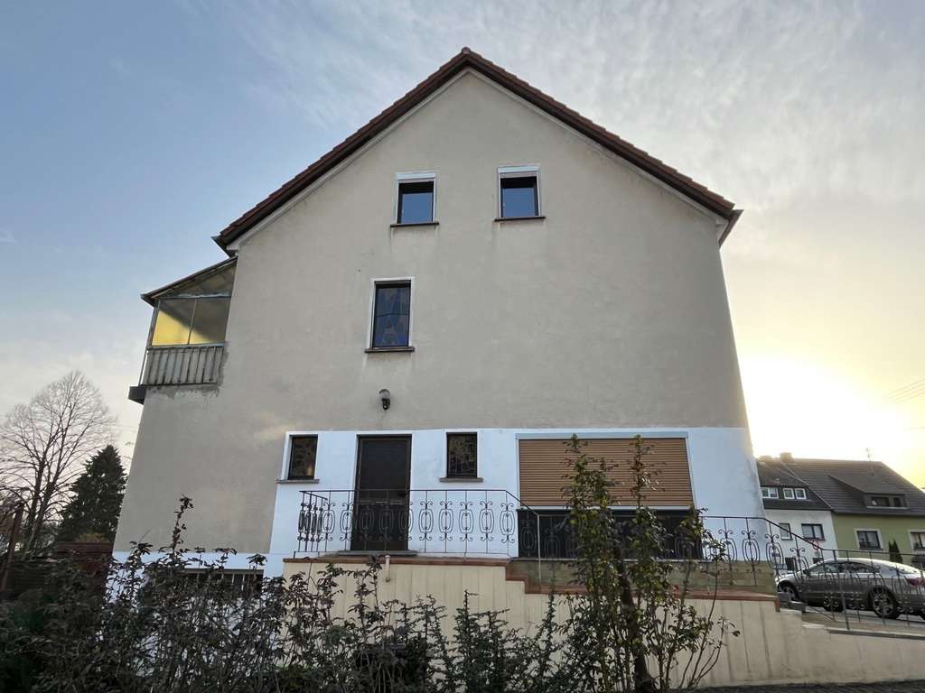 Immobilie in Schmelz - SCHMELZ : Großzügiges OBJEKT mit POTENTIAL und PV - ANLAGE in Zentrumsnähe ! - Bild 2