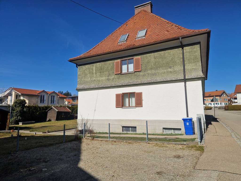 Immobilie in Lindenberg im Allgäu - Renovieren und Miete kassieren!
Mehrfamilienwohnhaus in Lindenberg - Bild 3