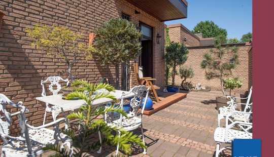 Bild von Wohngenuss mit besonderer Privatsphäre! Extravaganter Architekten-Bungalow: viel Komfort & Optionen.
