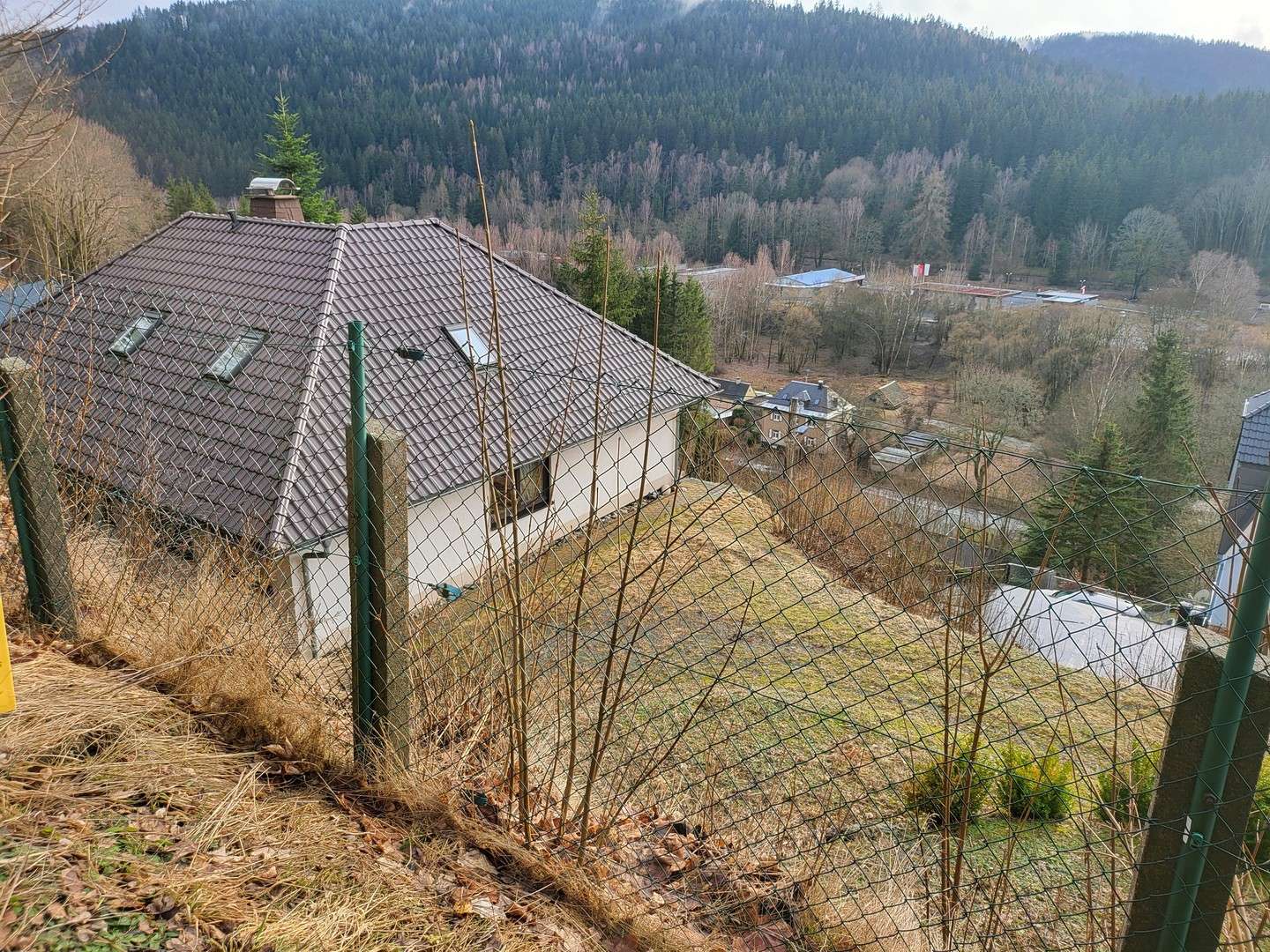 Schnäppchen nach Rohrbruch - gemütliches Zweifamilienhaus mit Fernblick in Klingenthal, Vogtlandkreis – Bild 2
