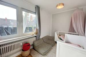 Charmantes Maisonette-Penthouse mit EBK, Garage und 2 Balkonen – Die vollständige Adresse der Immobilie erhältst du vom Anbieter., 40239 Düsseltal, Düsseldorf – Vorschaubild 3