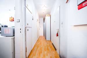 Willkommen in Britz: Praktisch geschnittene 2-Raum-Wohnung mit Balkon in ruhiger Lage, vermietet – Die vollständige Adresse der Immobilie erhältst du vom Anbieter., 12359 Britz, Berlin – Vorschaubild 2