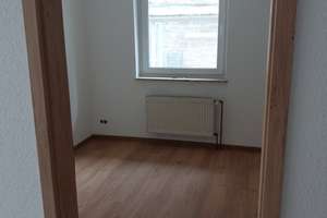 Energetisch saniertes Einfamilienhaus mit Wärmepumpe, PV Anlage, Garten und niedrigen Energiekosten – Osterburgstraße 1a, 31737 Rinteln – Vorschaubild 4