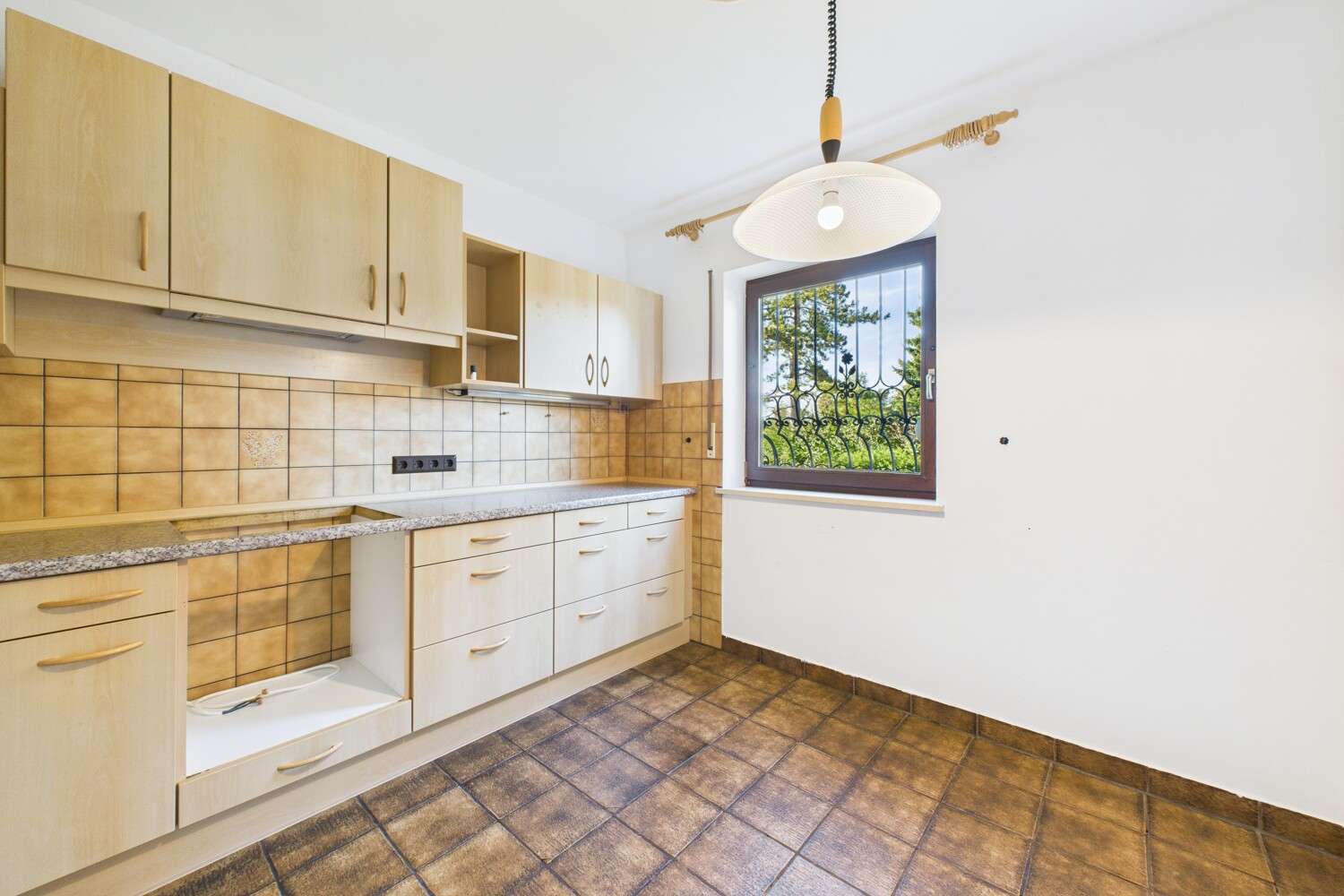 Immobilie in Gessertshausen - Sofort bezugsbereit: Gepflegte Doppelhaushälfte mit Gartenidylle und großzügigem Raumkonzept - Bild 0