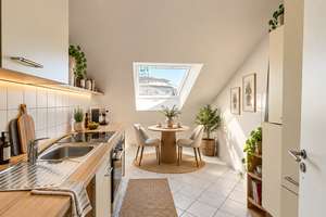 Bezaubernde DG-Wohnung! Schöne, renovierte 2 Zimmer, Aufzug & bezugsfrei! Nahe der Altstadt! – 4315 Neustadt-Neuschönefeld, Leipzig – Vorschaubild 3