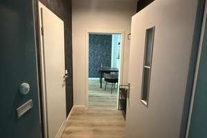Stilvoll möblierte 2-Zimmer-Altbauwohnung mit großem Balkon – Anzengruberstraße 6, 30655 List, Hannover – Vorschaubild 3