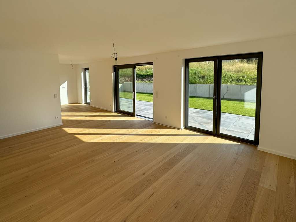 Moderne Eigentumswohnung im Erdgeschoss mit sonnigem Garten und Terrasse
