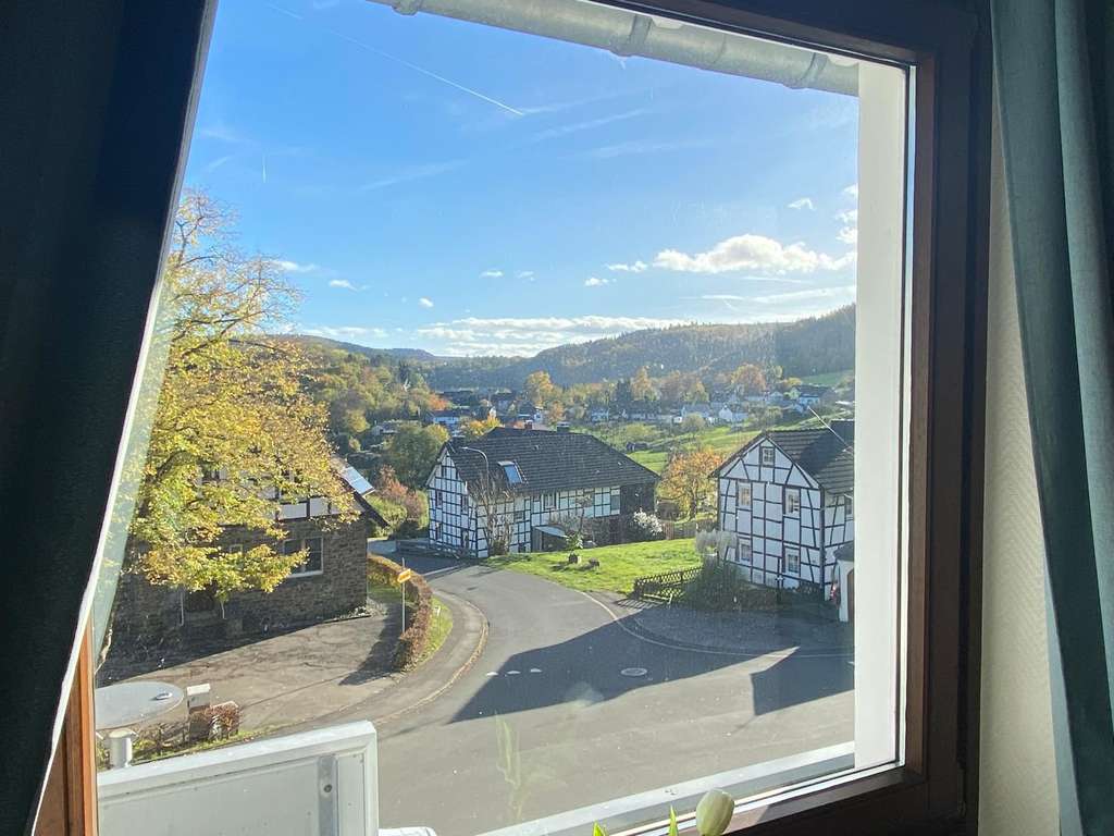 Immobilie in Simmerath - Wohn- und Geschäftshaus von 1965 inkl. Photovoltaikanlage - Provisionsfrei - Bild 2