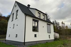 Modernes Einfamilienhaus in schöner Ortsrandlage zu Vermieten – Die vollständige Adresse der Immobilie erhältst du vom Anbieter., 34593 Knüllwald – Vorschaubild 2