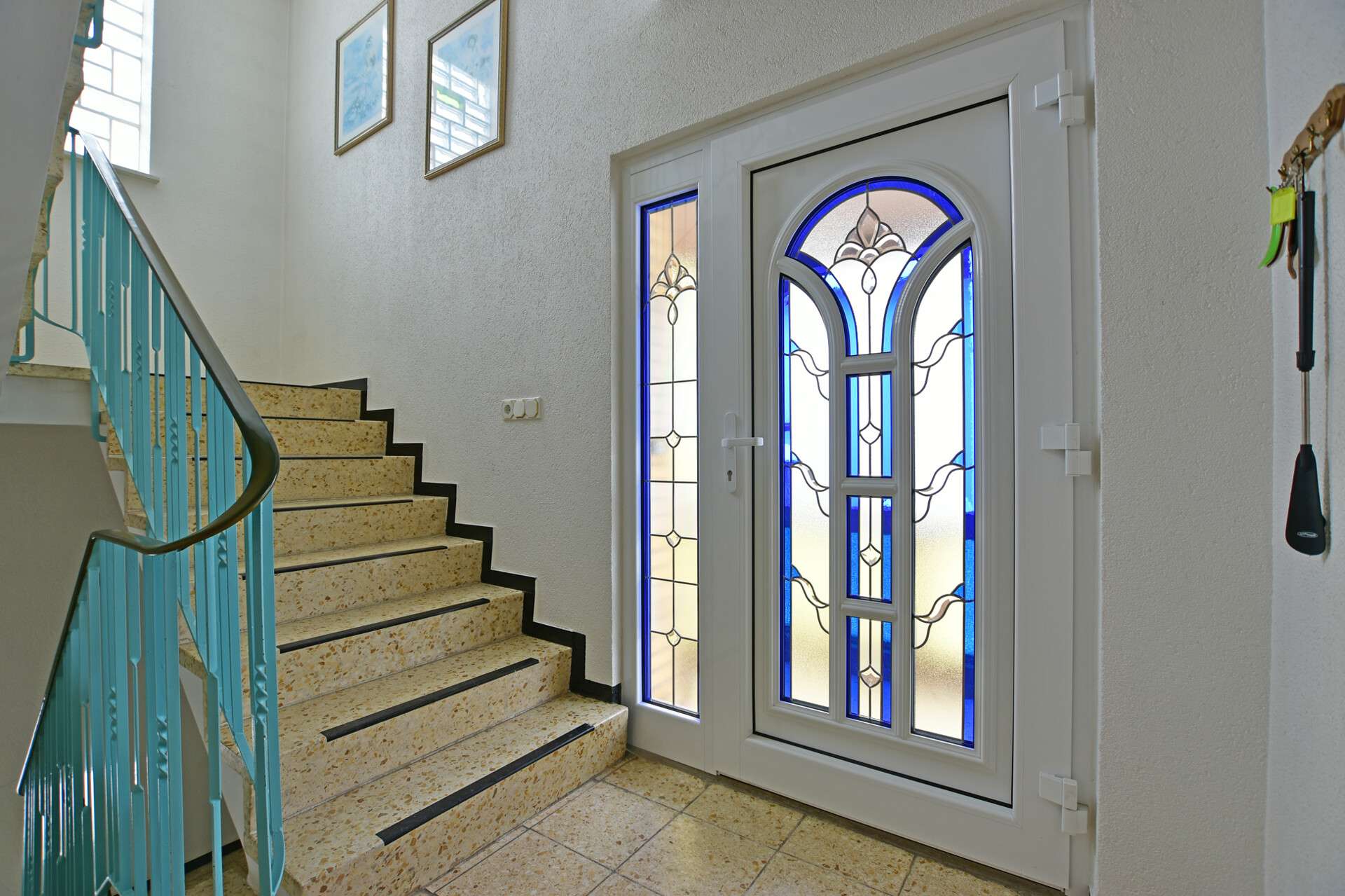 Immobilie in Niedenstein - Gepflegtes Ein- bis Zweifamilienhaus in reizvoller Feldrandlage von Niedenstein-Metze - Bild 0