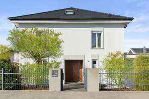 Familienvilla in klassischer Architektur – in hervorragender Lage im Würmtal – Die vollständige Adresse der Immobilie erhältst du vom Anbieter., 82131 Gauting – Vorschaubild 1
