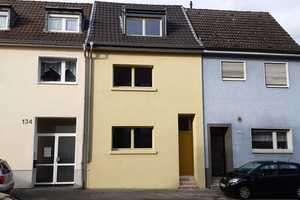 Charmantes gelbes Haus mit Garten und Weitblick