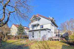 6-Zimmer-Gartenwohnung mit Anbau und ca. 170 m² Garten in ruhiger Lage von München-Allach