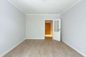 Hochwertige 3-Zimmer-Wohnung mit exklusiver Einbauküche, verglaster Südloggia & PKW-Stellplatz – Sternberger Straße 12, 18109 Lichtenhagen, Rostock – Vorschaubild 4