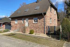 Familienfreundliches Einfamilienhaus mit großem Grundstück, Sauna & Kamin + Souterrain /Keller – Die vollständige Adresse der Immobilie erhältst du vom Anbieter., 15345 Altlandsberg – Vorschaubild 2
