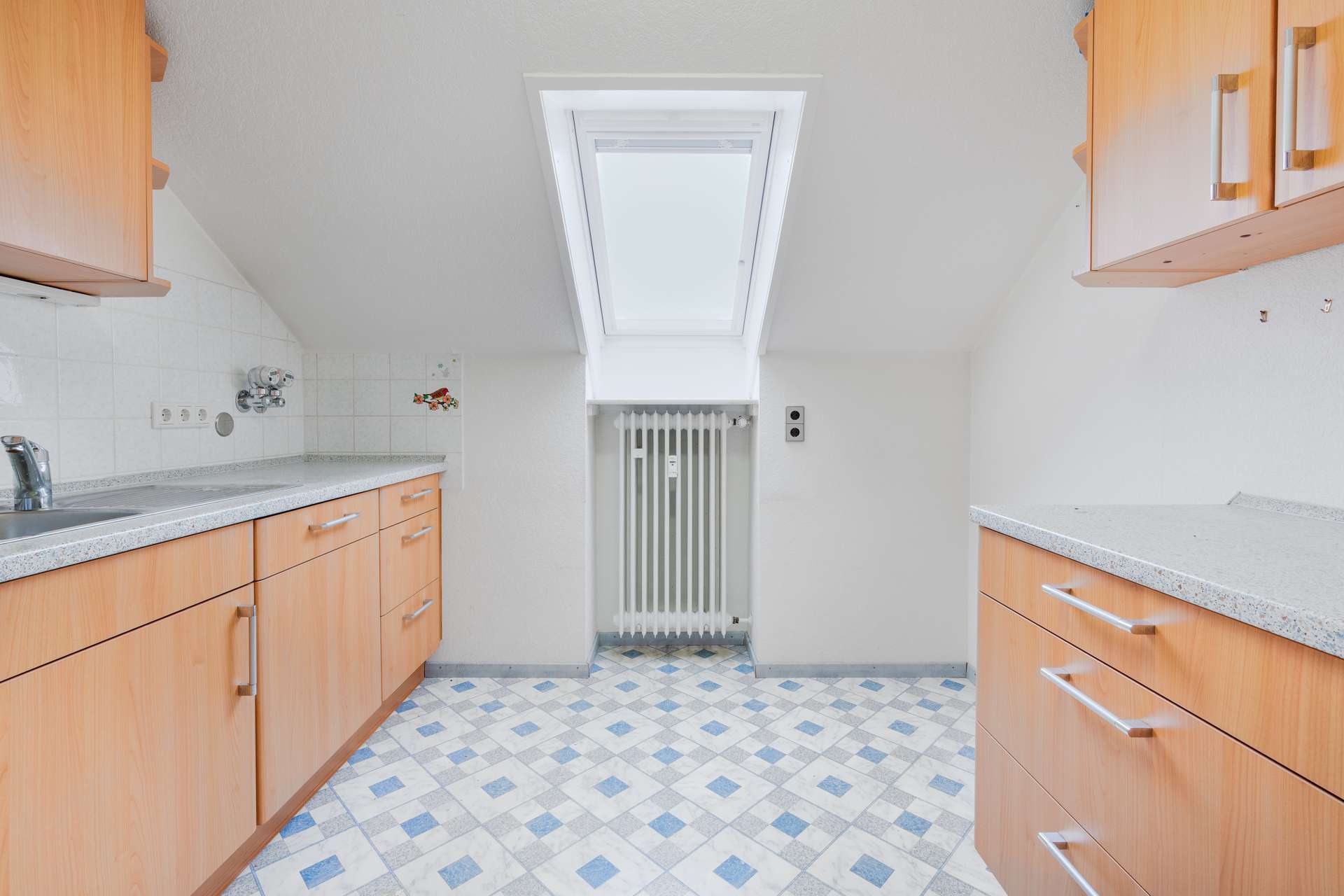 4-Zimmer Dachgeschosswohnung mit Balkon und Garage in beliebter Lage von Neu-Ulm/Pfuhl, Neu Ulm Kreis – Bild 3