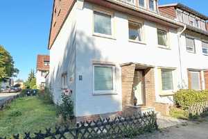 Kapitalanlage - leerstehendes Dreifamilienhaus mit zwei Garagen – Bremen – Vorschaubild 1