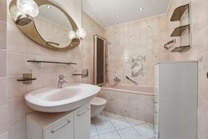 Renovierungsbedürftige 3-Zimmer-Wohnung mit Loggia und Stellplatz in Leverkusen-Rheindorf – 51371 Rheindorf, Leverkusen – Vorschaubild 9