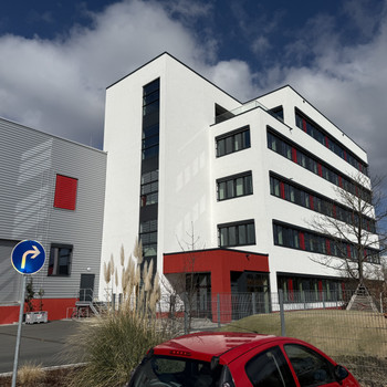 Say hello to: hochwertige Hallen- und Büroflächen - NEUBAU!