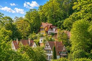 Wohnen wie im Märchen: Historische Altbauvilla auf parkähnlichem Grundstück und Pool