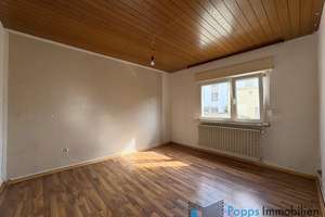 Viel Raum für die Familie - Einfamilienhaus mit Bungalow und Garage in guter Lage in Kelkheim – Die vollständige Adresse der Immobilie erhältst du vom Anbieter., 65779 Kelkheim (Taunus) – Vorschaubild 2