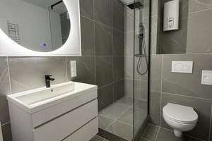 Sanierte 2-Zimmer-Wohnung mit Stellplatz in zentraler, aber ruhiger Lage-nahe AKN Eidelstedt Zentrum