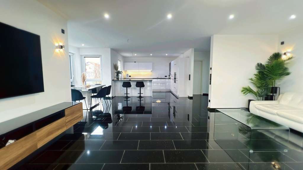 Immobilie in Forst - Gehobene 4 Zimmer Wohnung mit Balkon, Einbauküche und zwei Stellplätze  - Bild 3