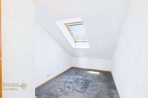 Bremen - Woltmershausen • Dachgeschosswohnung mit Fußbodenheizung, Kaminofen & Tiefgaragenstellplatz – Die vollständige Adresse der Immobilie erhältst du vom Anbieter., 28197 Woltmershausen (Ortsteil), Bremen – Vorschaubild 2