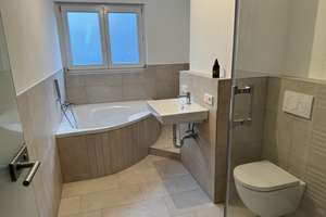 Erstbezug nach Kernsanierung: Lichtdurchflutete Maisonette, TL-Bad, Südbalkone, Stellplatz, Wallbox – Ohmstraße 64, 60486 Bockenheim, Frankfurt am Main – Vorschaubild 5