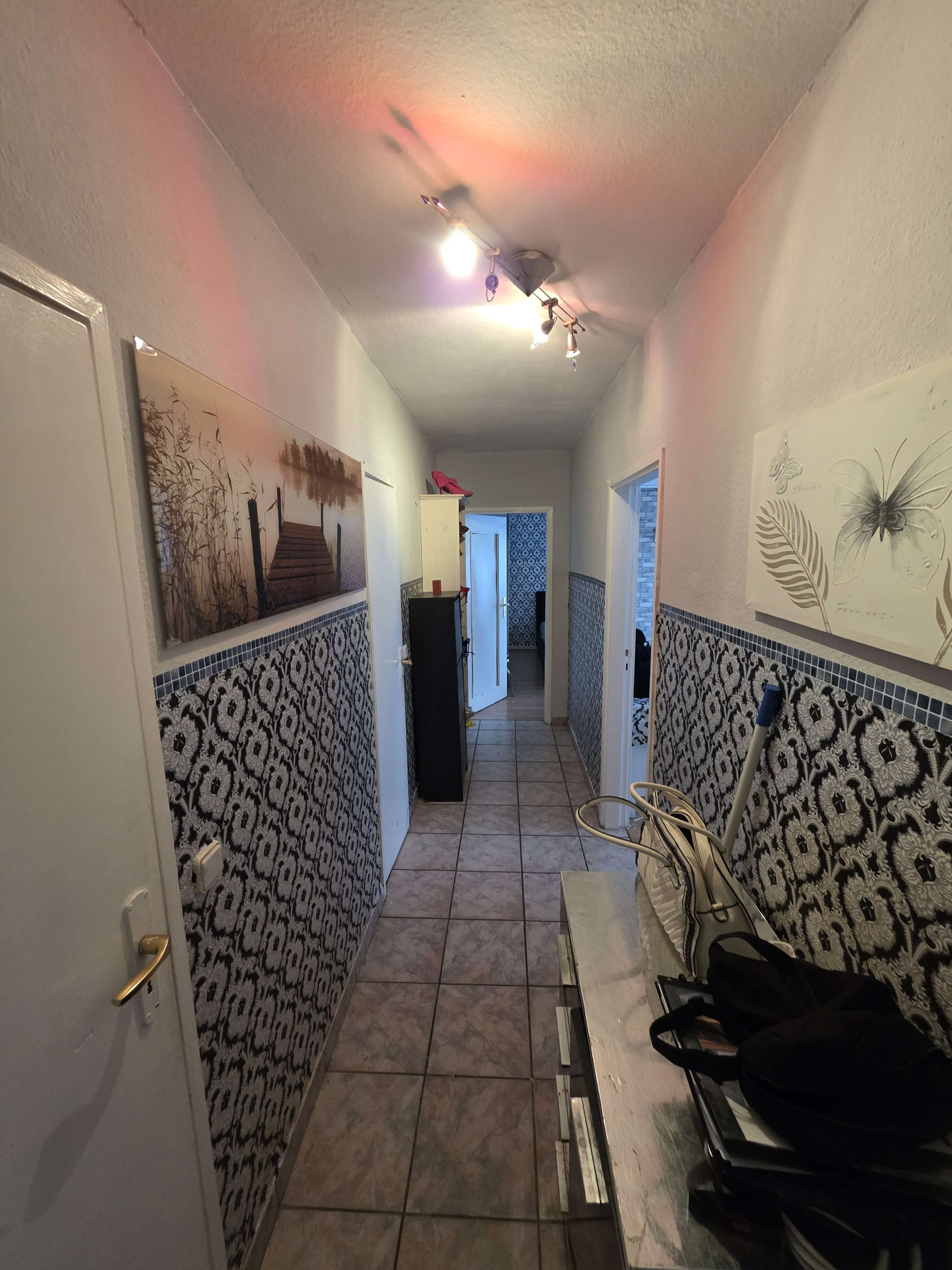 Charmante 3-Zimmer-Wohnung im 2. OG in zentraler Lage in Essen. Ideal für modernes Wohnen!, Essen – Bild 2